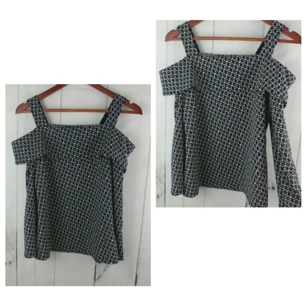 🌴3/$20 Ann Taylor Geometric Cold Shoulder Blouse
